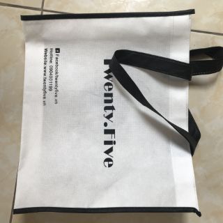 Túi tote local brand