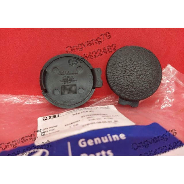 Nắp che vít hạ lốp dự phòng xe Hyundai Solati - giá 1 cái - Mã số: 8315259001TRY