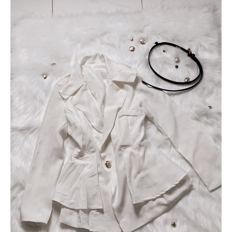 Áo blazer Hàn trắng 2hand 99k lên form đẹp.