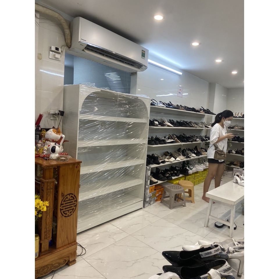Kệ tủ trưng bày shop