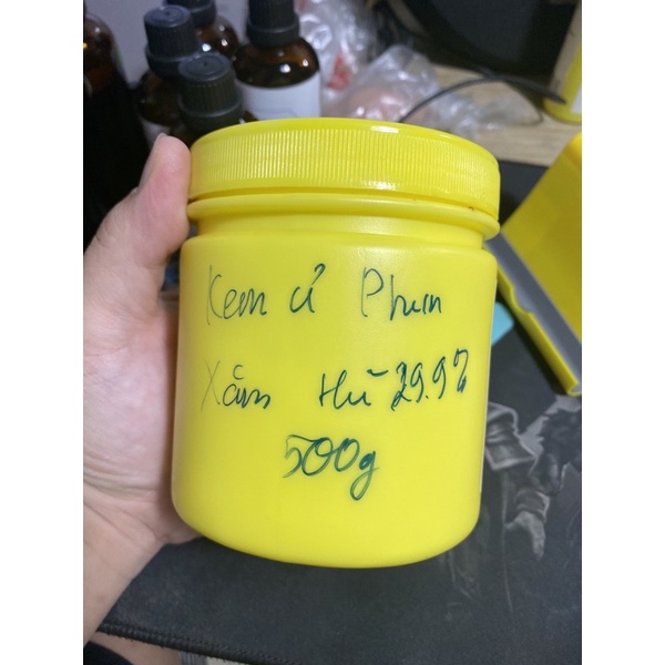Hũ kem phun xăm làm bì da