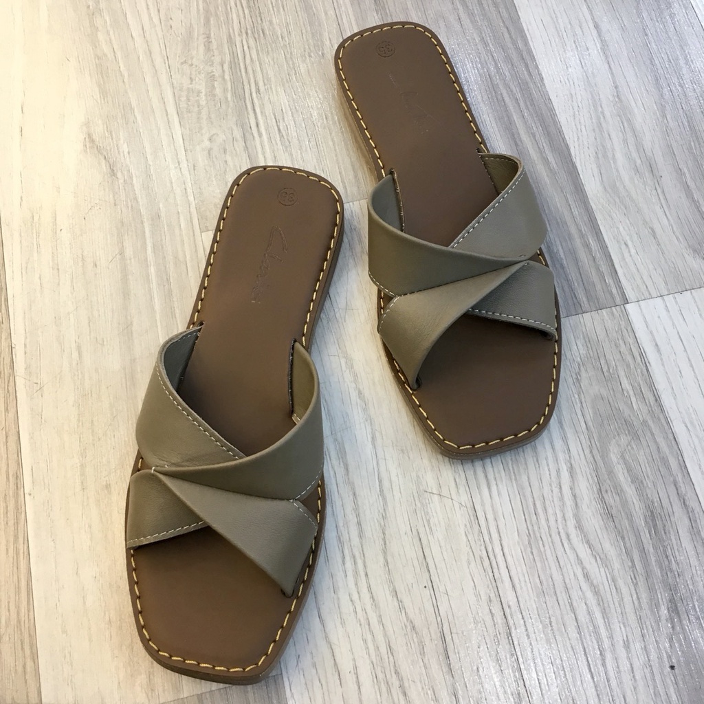 Dép Clarks
