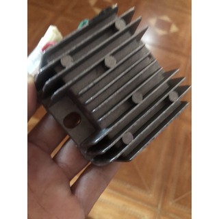 Nạp máy phát điện chạy dầu .