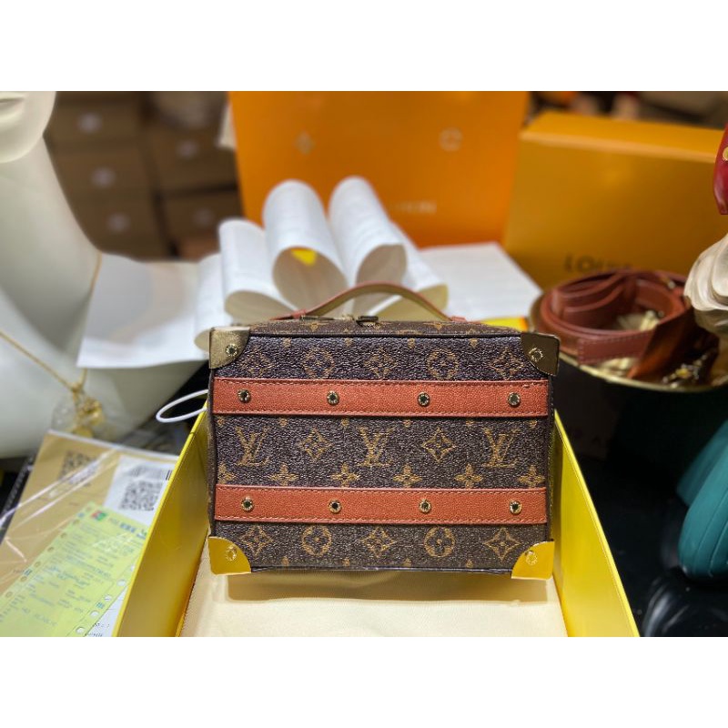 Túi hộp đeo chéo LV cao cấp 2021