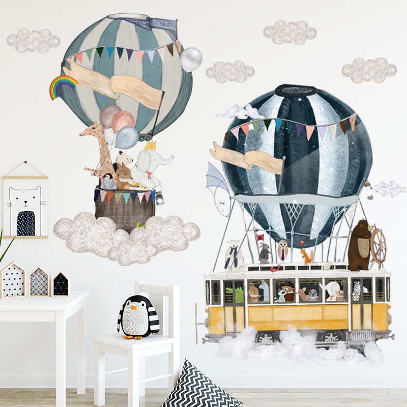 Decal trang trí tường - 2 Chiếc khinh khí cầu và những bạn thú