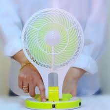 Quạt tích điện mini Fan - 5580 kèm đèn + tặng kèm 1 bình nước thủy tinh kim cương