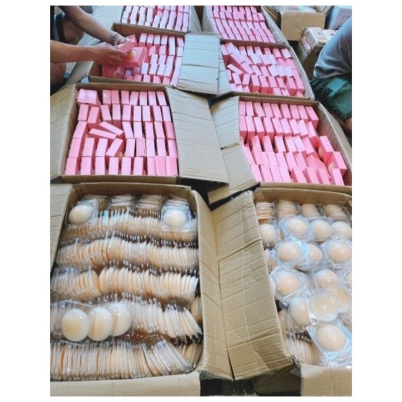 Miếng dán ngực silicon hộp hồng và xanh siêu mỏng ôm khít, không keo, không bám bụi