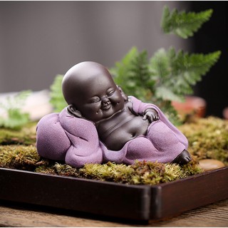 Tượng chú tiểu nằm ngủ bằng gốm tử sa