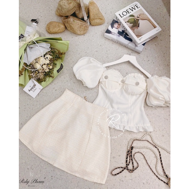 Set áo cup ngực trễ vai + chân váy