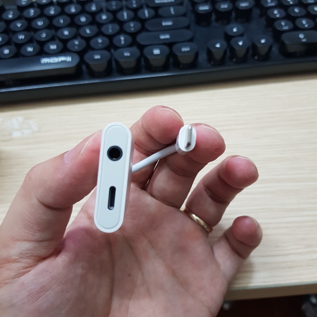 Cáp chuyên tai nghe và sạc hỗ trợ mic chơi game, nghe nhạc chân dẹt