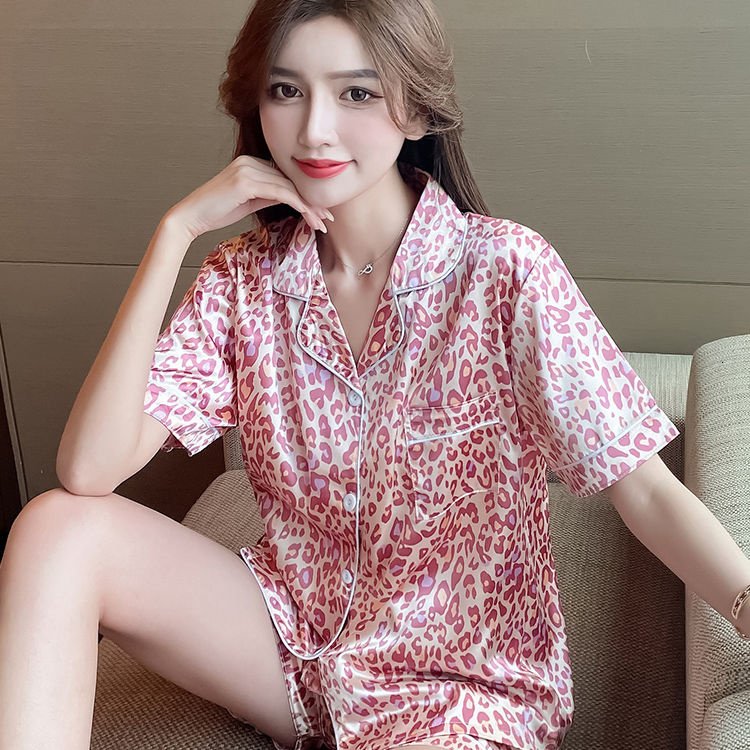 Set Đồ Ngủ Vải Satin Họa Tiết Da Báo Xinh Xắn Dành Cho Nữ