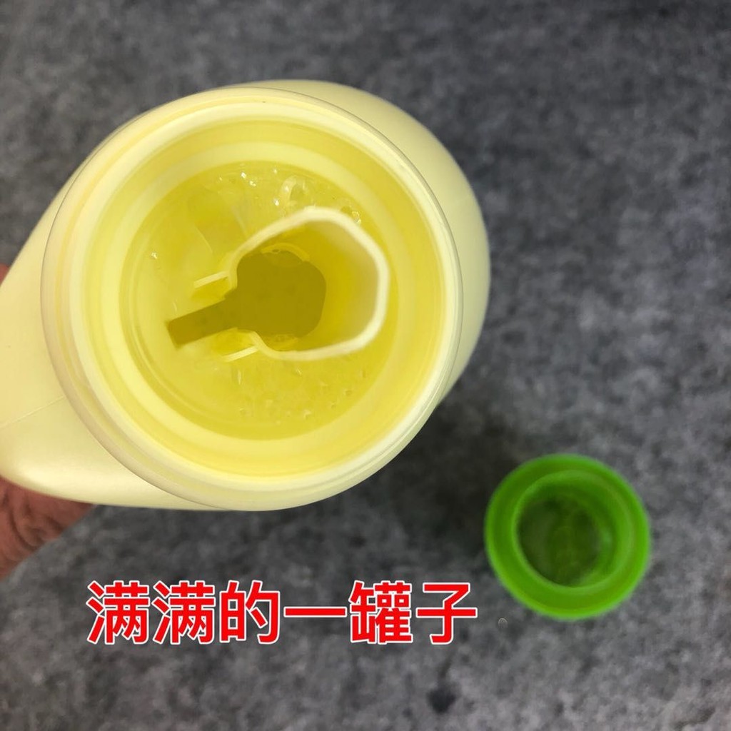 Chai tẩy quần áo màu KAO 1000ml