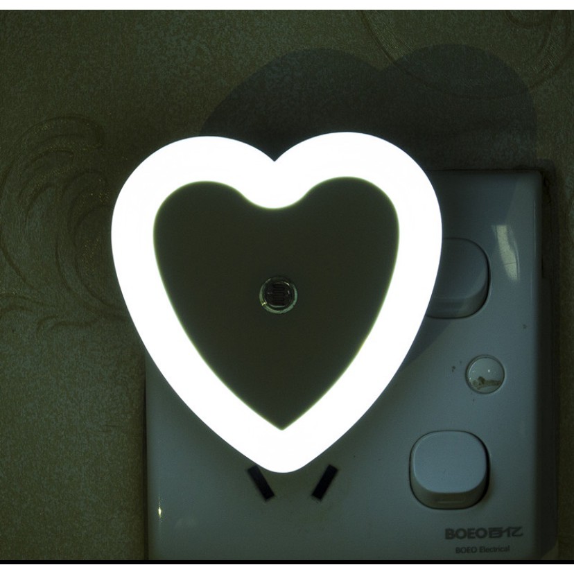 Đèn ngủ có giắc cắm cảm ứng tự động bật tắt hình trái tim màu trắng siêu tiết kiệm điện
