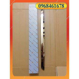 NẸP MẠ CỐP SAU VIOS 08-13 (MẠ CROM) (TAY MỞ CỐP SAU)