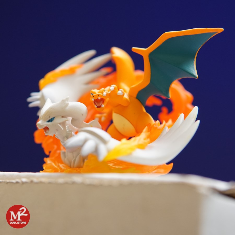 Mô hình TCG Charizard and Reshiram GX Tag Team - Hàng chính hãng lấy từ hộp Figure Collection