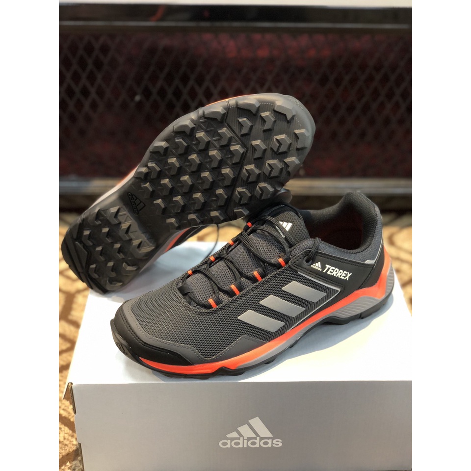 Giày chạy địa hình Adidas Terrex Mã AD002 màu đen cam