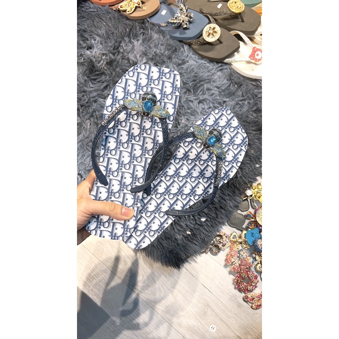 DÉP HAVAI ĐẾ VUÔNG KÈM CHARM