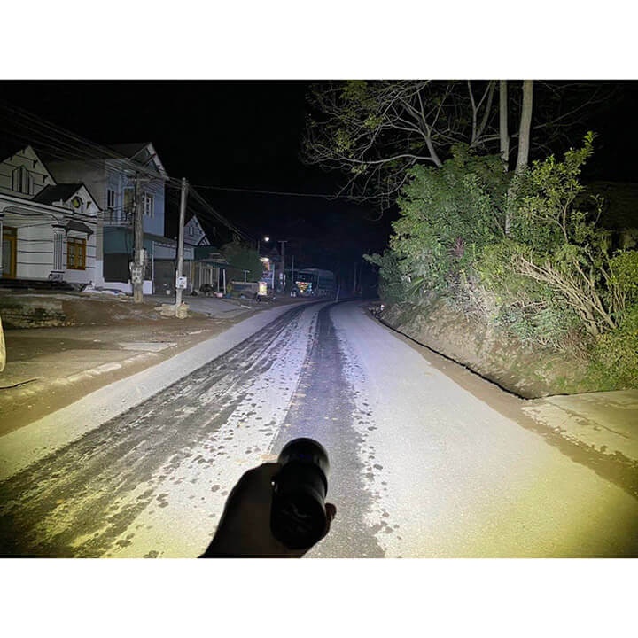 Đèn pin siêu sáng XHP50 chiếu xa 500m A998 có Zoom xa gần, chống thấm nước IP65, đèn pin cầm tay 3 chế độ chip Cree