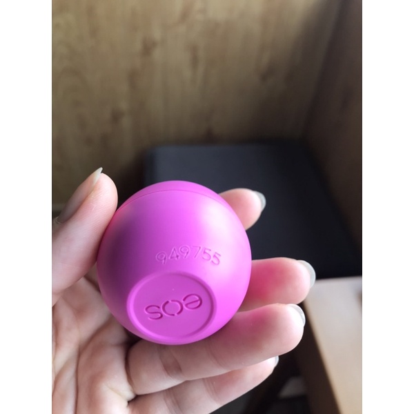 Son trứng dưỡng môi EOS 7g  honey