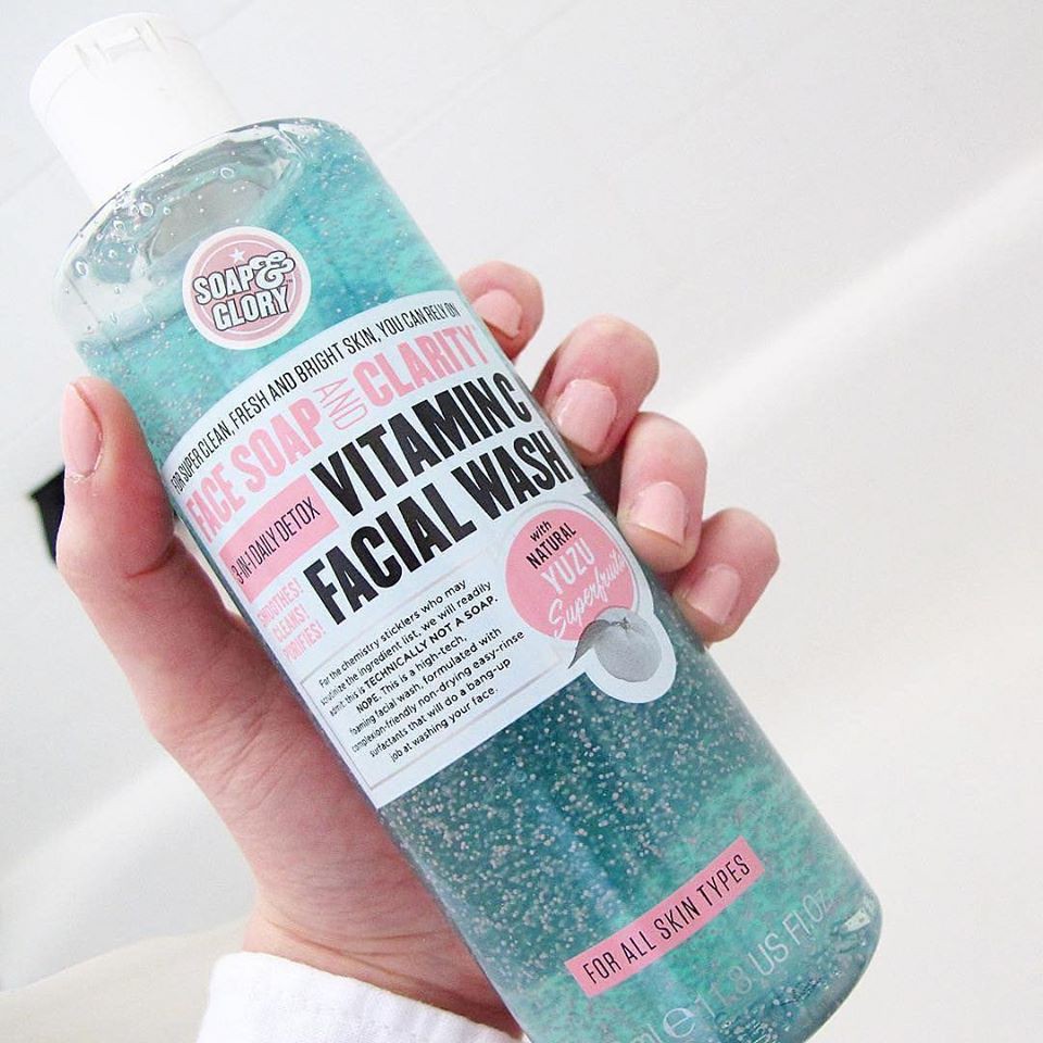 Sữa rửa mặt sáng da Soap & Glory Face Soap & Clarity 3 in 1 Daily Vitamin C Facial Wash 350ml