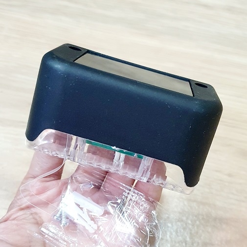 1 Chiếc Đèn Led Năng Lượng Mặt Trời Điều Khiển Thông Minh Tự Sạc Vào Ban Ngày Và Chiếu Sáng Vào Ban Đêm Nhỏ Gọn