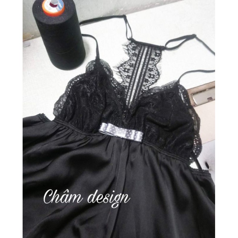 váy ngủ lụa satin đen pha ren gắn nơ bị xinh xắn. Hàng thiết kế độc quyền.