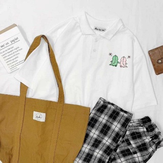 Áo thun Polo tay lỡ có cổ form rộng freesize unisex hình khủng long vàng - trắng