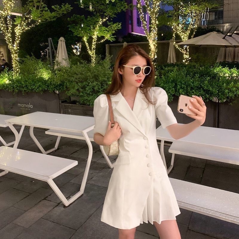 Váy trắng cổ vest