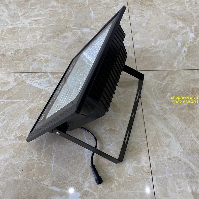Đèn pha năng lượng mặt trời 300w cao cấp siêu sáng siêu bền, chống nước chống bụi