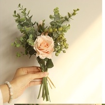 Cành hoa hồng đựng trong hộp giấy trang trí phòng (1 cành )