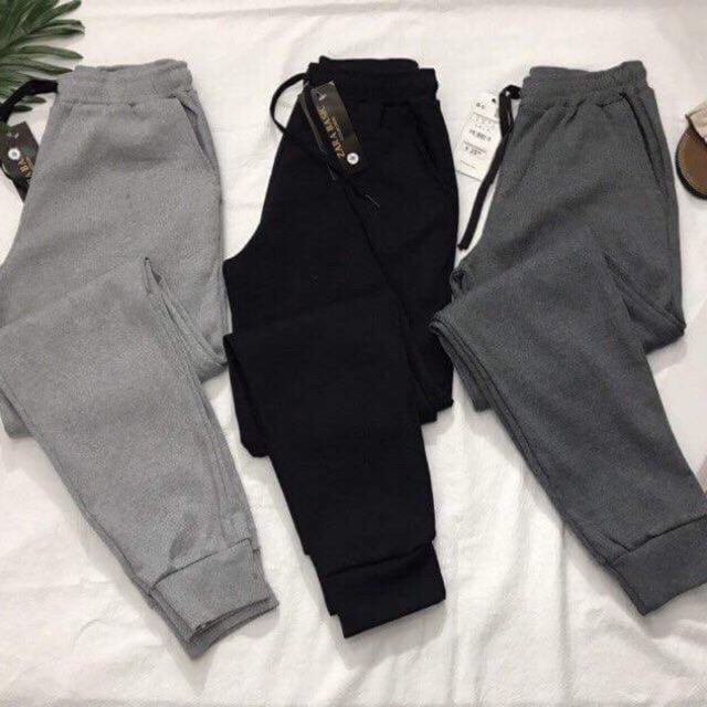 Combo quần jogger và giày