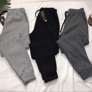 Combo quần jogger và giày