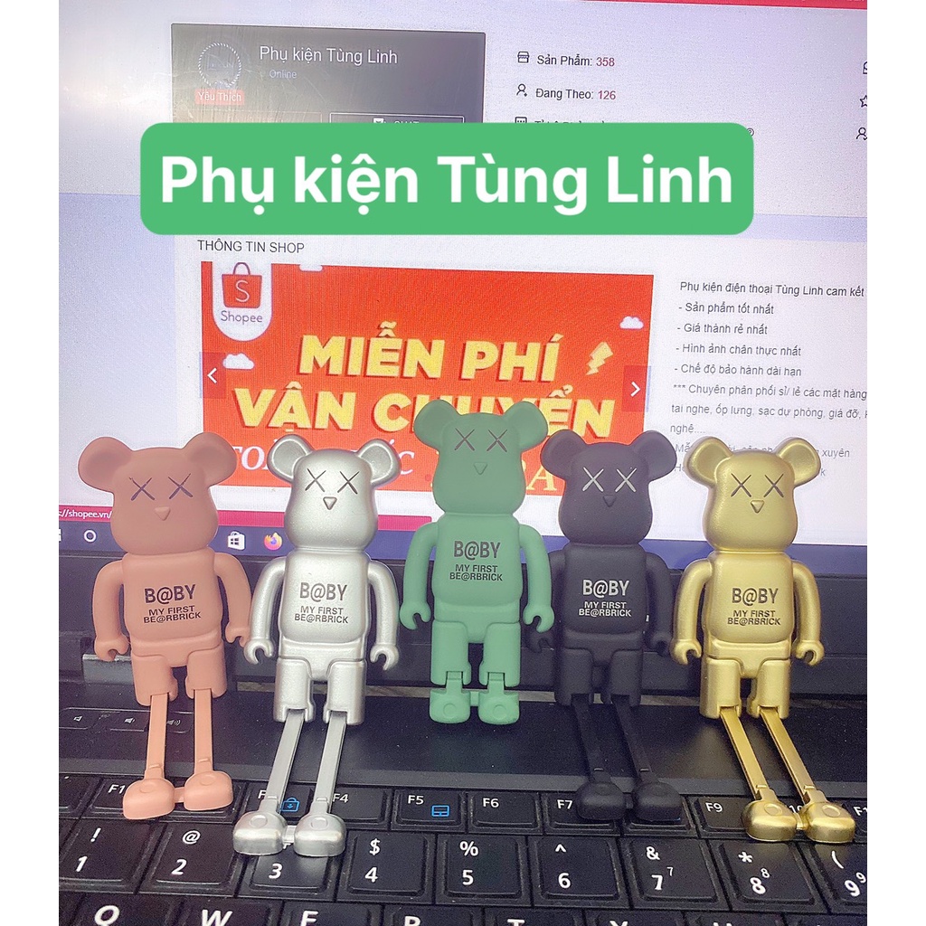 Giá đỡ dán ốp điện thoại hình gấu Kaws siêu xinh