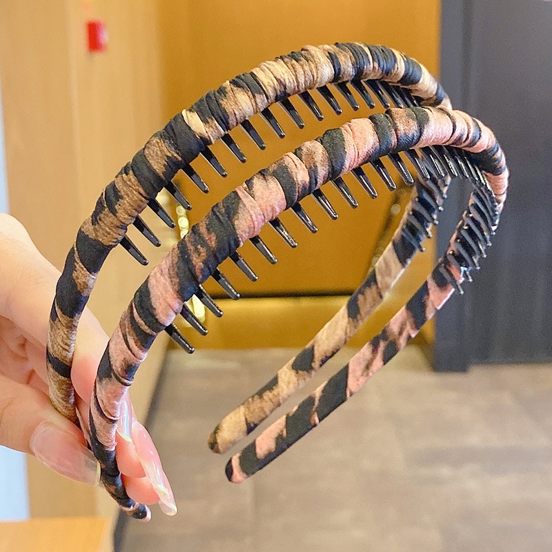 Cài tóc rửa mặt phong cách retro thời trang 2021