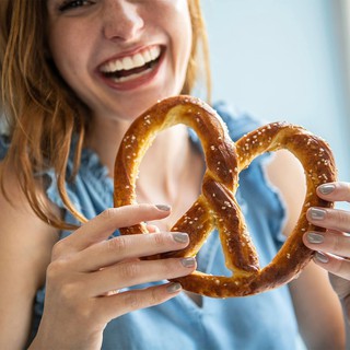 Set Bột làm bánh Pretzel Auntie Anne’s (Mỹ) - Vị Quế đường & Truyền thống (855gr)