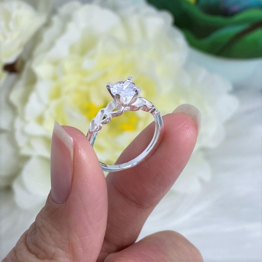Nhẫn bạc nữ họa tiết trái tim đính đá nhân tạo, chất liệu bạc ta cao cấp - Trang sức bạc Evasilver