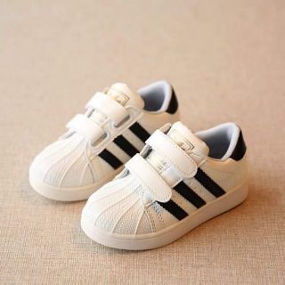 Giày adidass cho bé trai và gái (xuất xg xịn đét)