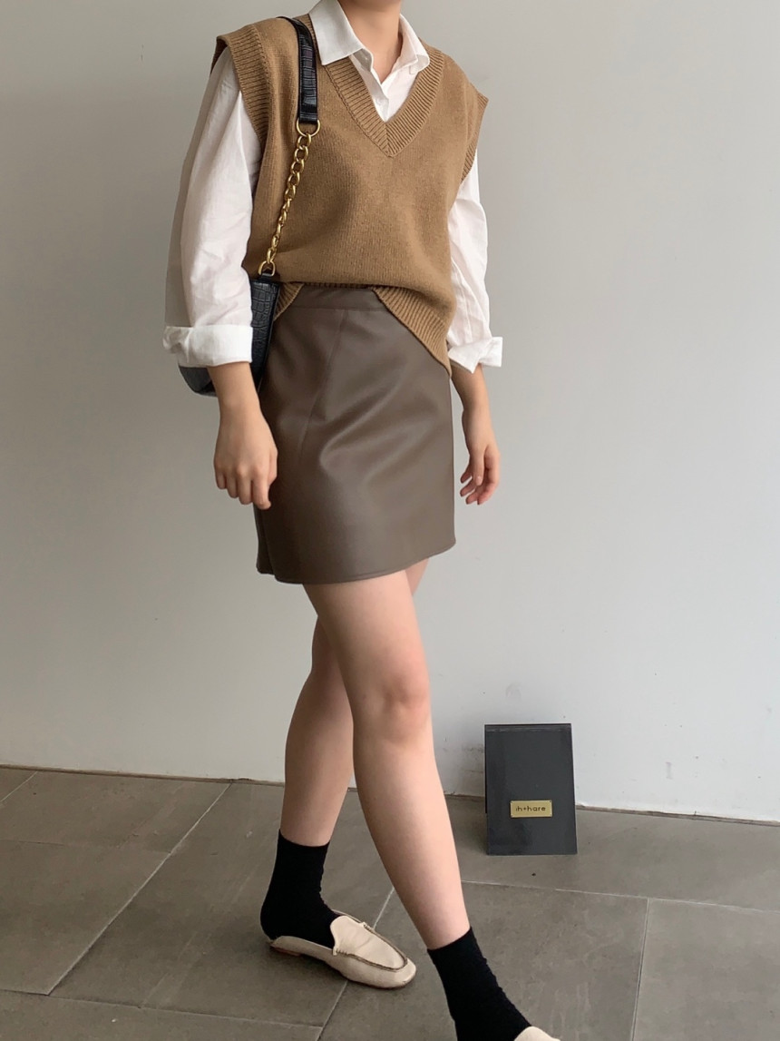 Set Áo Sơ Mi Trắng Tay Dài Cổ Chữ V + Chân Váy Lưng Cao Phong Cách Retro | BigBuy360 - bigbuy360.vn