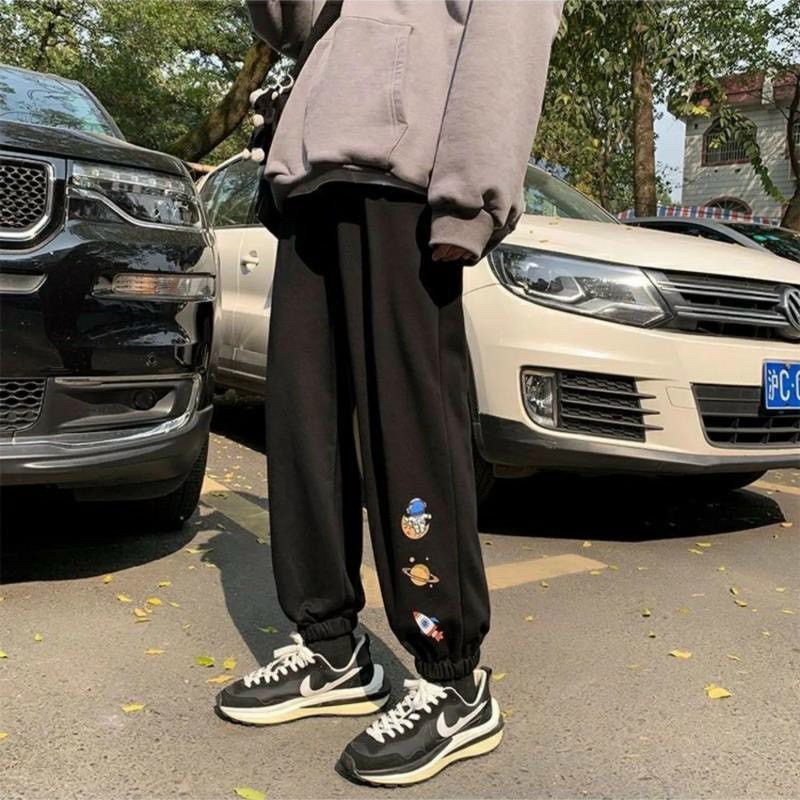 Quần joggery nam nữ ống rộng có thun dưới ống chất nỉ hình vũ trụ phong cách trẻ bao đẹp tpp656 mới