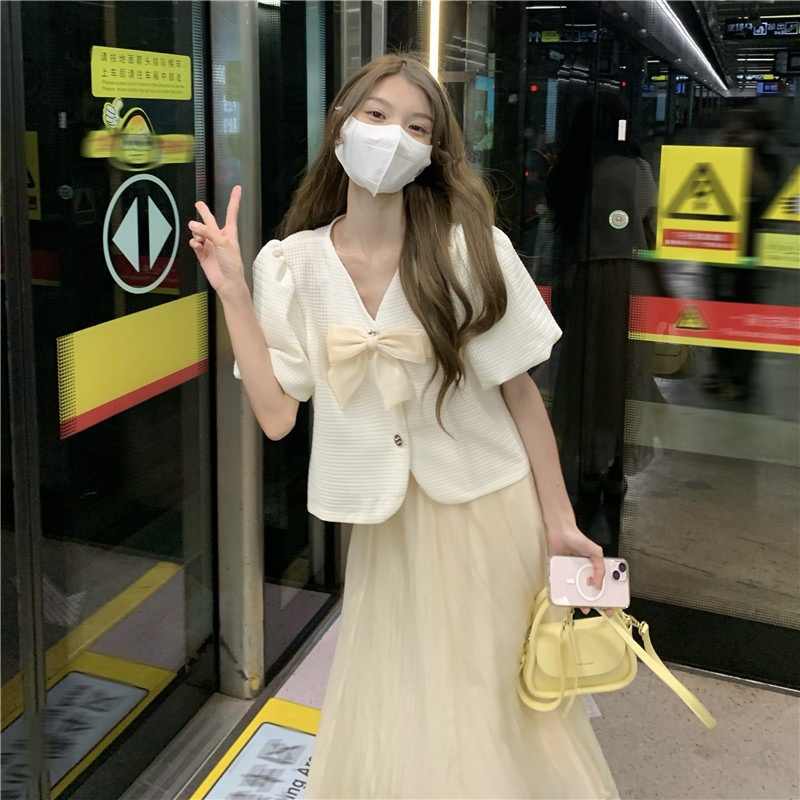 ÁO CROPTOP CỔ V KHUY NGỌC TAY BỒNG TIỂU THƯ, ÁO SƠ MI NỮ CHẤT XỐP NGẮN TAY KÈM NƠ