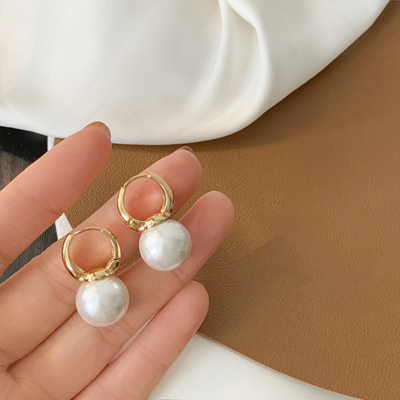 Bông Tai Dạng Vòng Nhỏ Màu Vàng Đồng Đính Hạt Ngọc Trai Dễ Thương Thời Trang Năm 2022 Cho Nữ