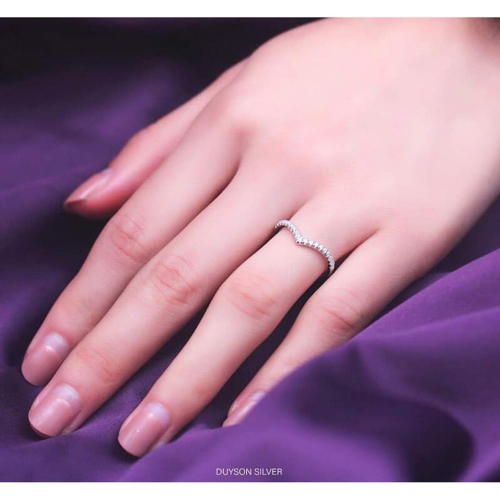 Nhẫn bạc Ý 925 mạ vàng trắng cao cấp, Nhẫn bạc nữ đính đá hình chữ V DUYSON SILVER [NXK12]