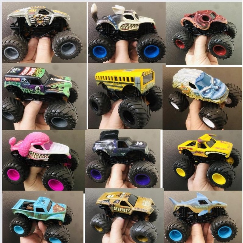Xe Monster Jam đổi màu lạnh tỉ lệ 1:64 mã Monster Mutt
