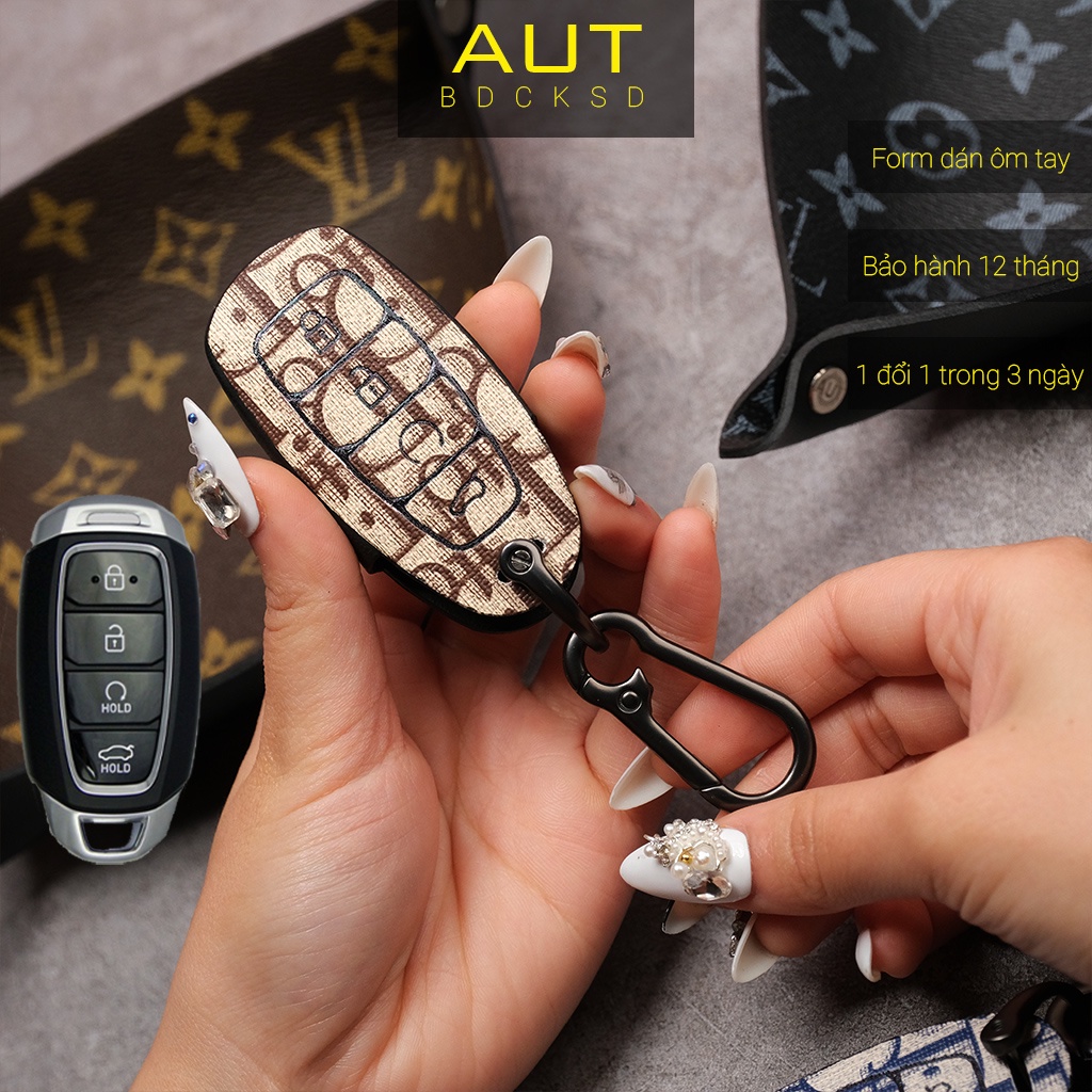 Bao da bảo vệ chìa khoá xe Hyundai Accent mới 4 nút bấm Dior handmade móc đen