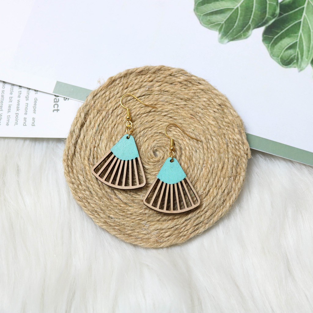 Khuyên tai gỗ xanh ngọc tiểu thư