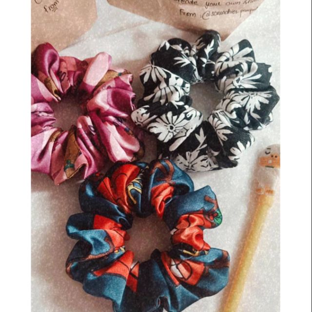 Scrunchies (Vòng đeo tay cột tóc)