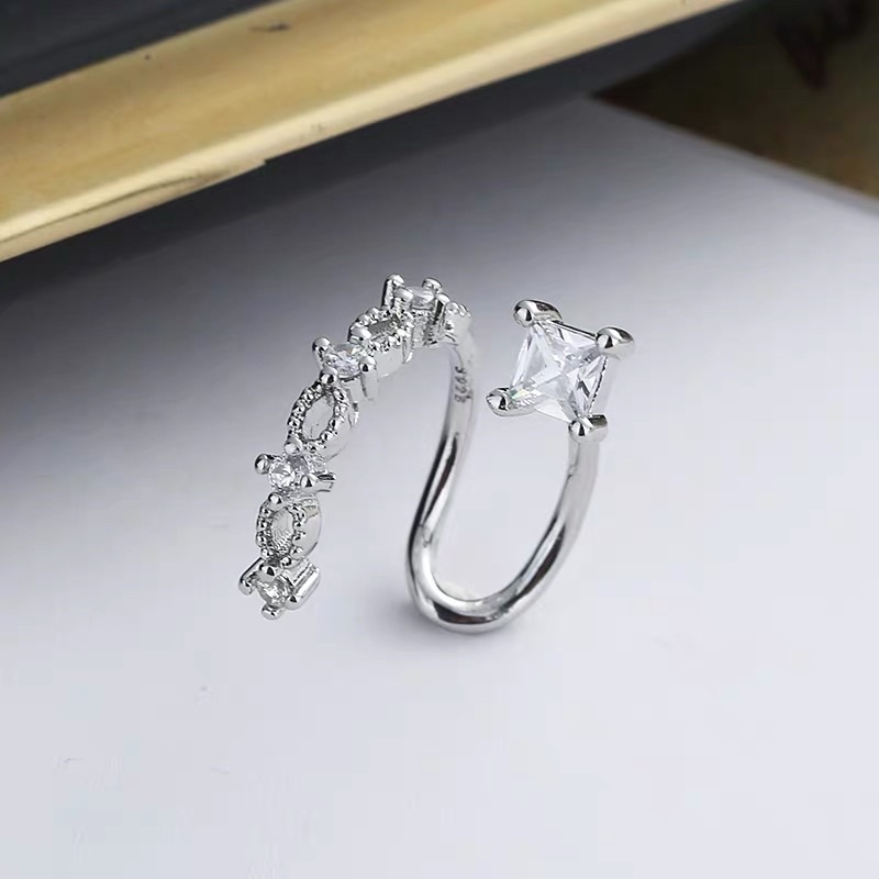 1 chiếc khuyên kẹp vành tai không cầm bấm lỗ