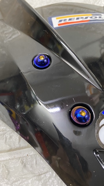 Mão winnerx kèm ốc inox titan