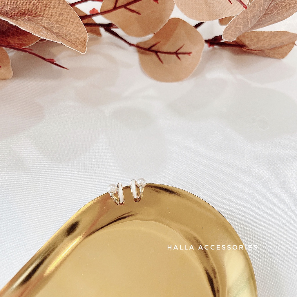 Khuyên tai Xà cừ trắng đính ngọc HALLA BT156