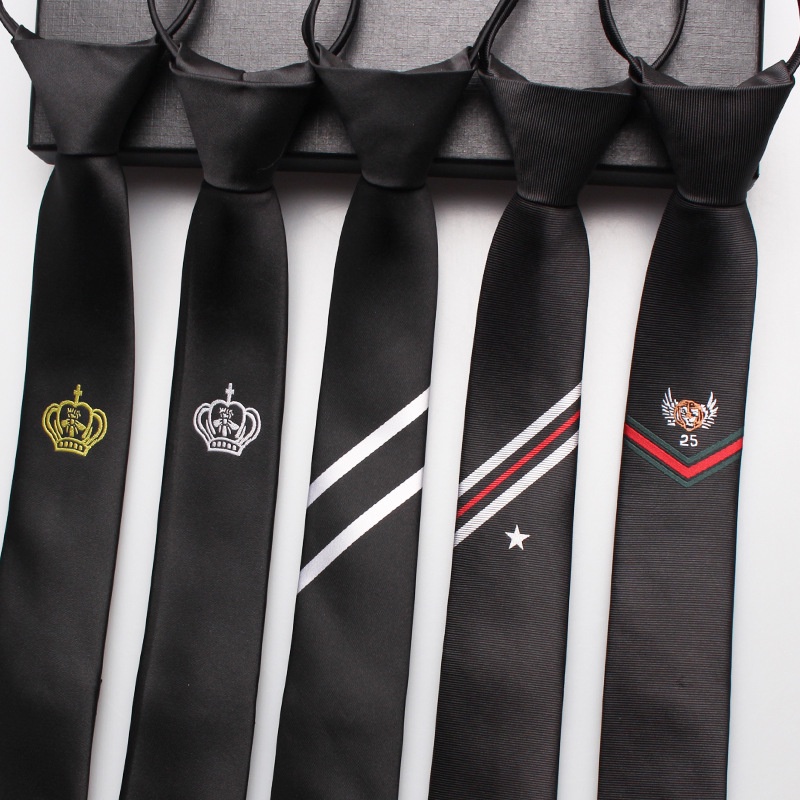 Cà Vạt Màu Đen Chất Liệu Lụa Polyester In LOGO Độc Đáo